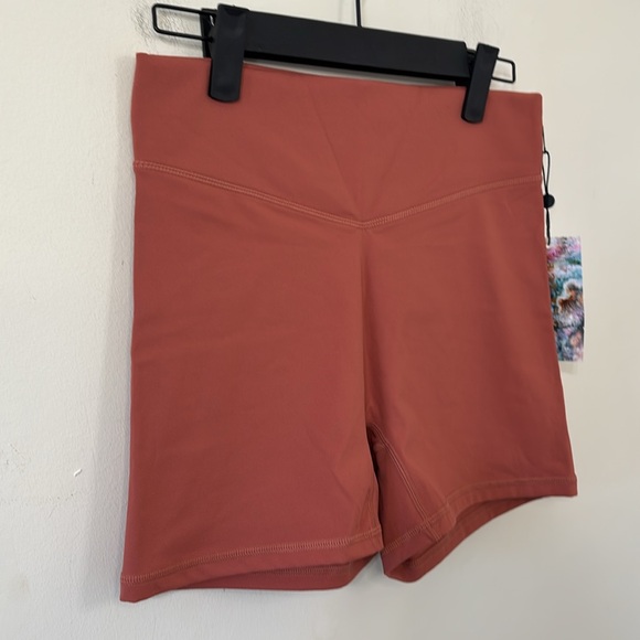 Balance Athletica The Cloud Short Short Sunstone Size Medium NWT - Picture 2 of 7